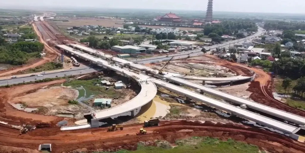 Toàn cảnh nút giao tuyến T2 với quốc lộ 51 tại huyện Long Thành, tỉnh Đồng Nai.